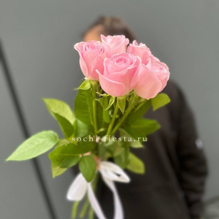 Букет 5 розовых роз  в Грозные