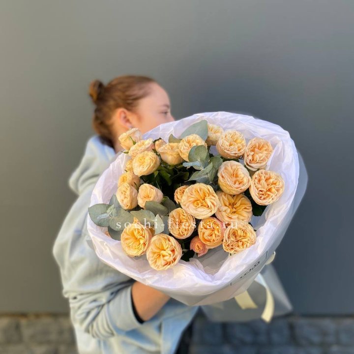 7 пионовидных роз в Грозные