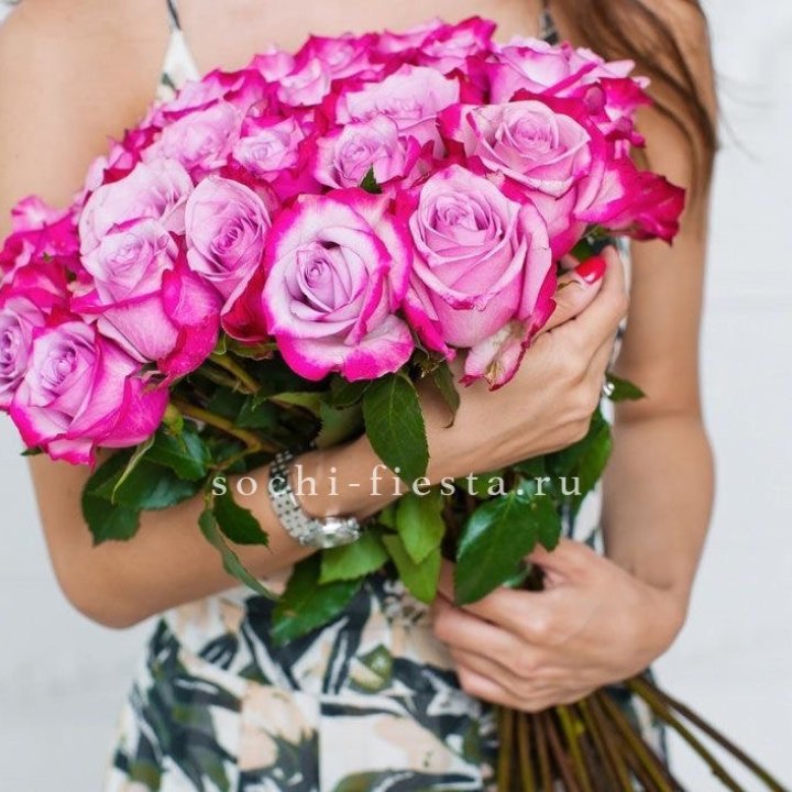 Букет высоких роз Ди перпел в Грозные