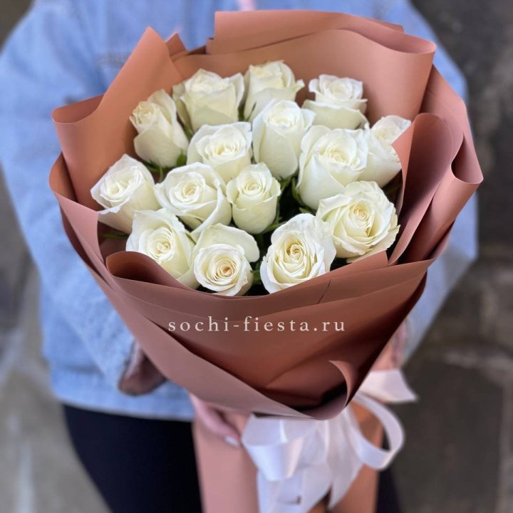15 белых роз сиена в Грозные