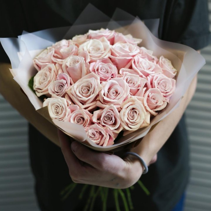 27 кремовых роз в Грозные