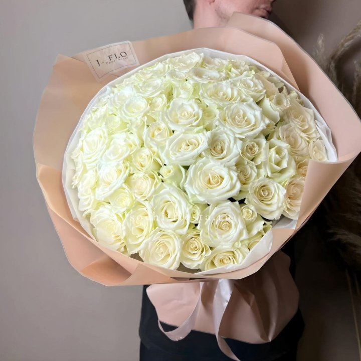 51 белая  роза в оформлении в Грозные