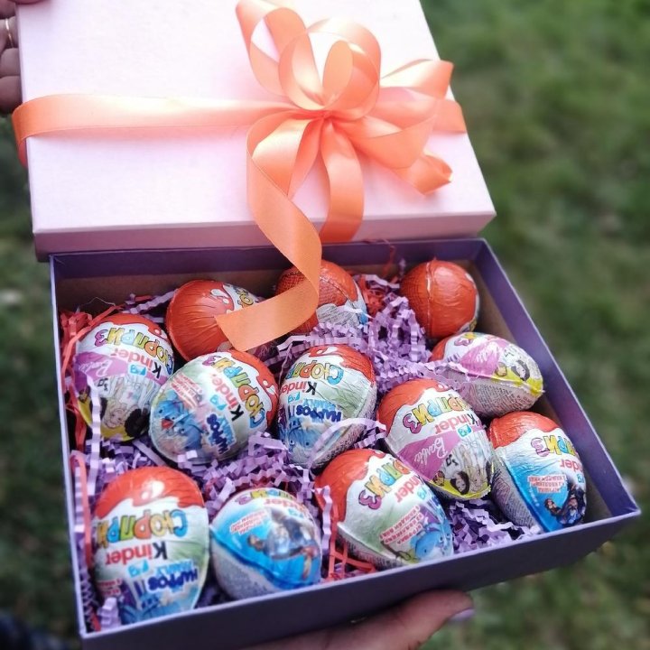 Коробка с киндерами в Грозные