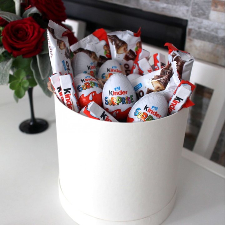 Коробка с киндерами  в Грозные