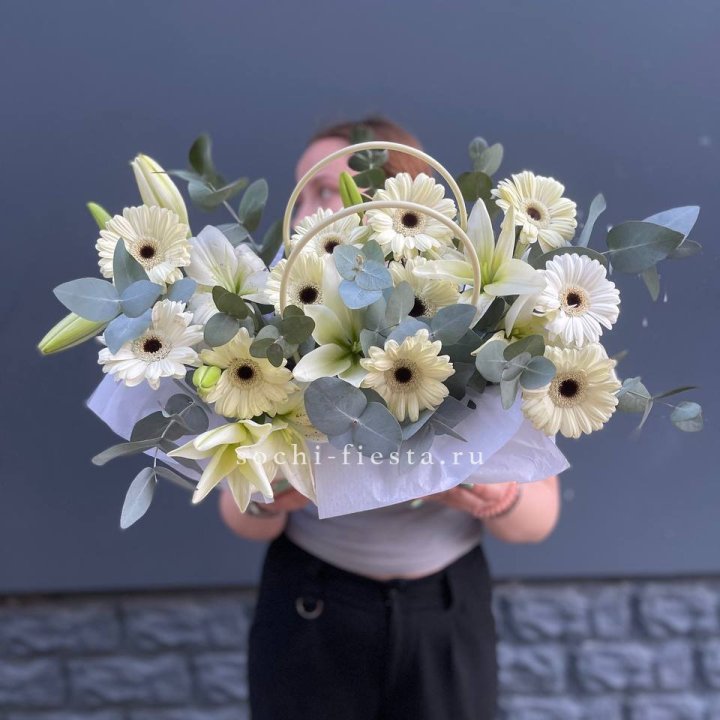 Сумочка лилии и герберы в Грозные
