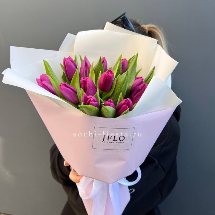 15 пурпурных тюльпанов в Грозные