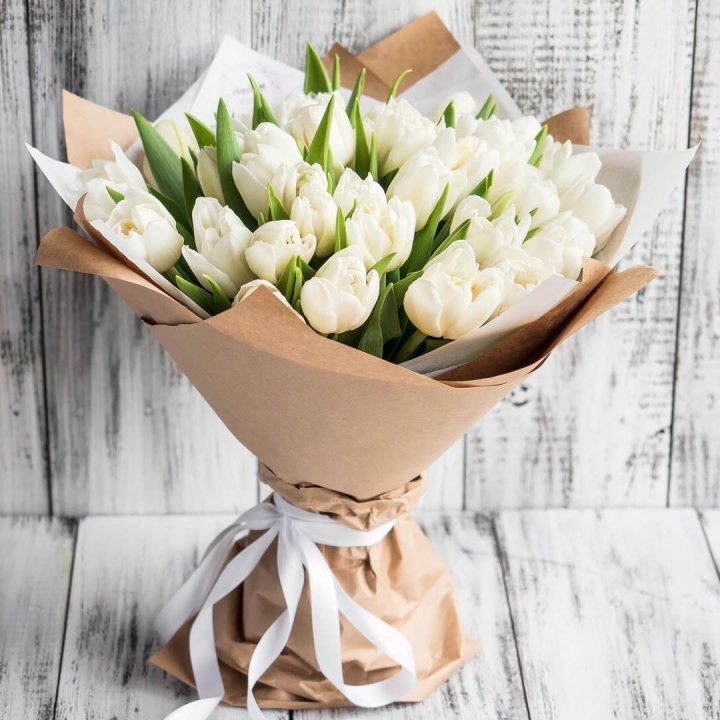 25 белых тюльпанов в Грозные